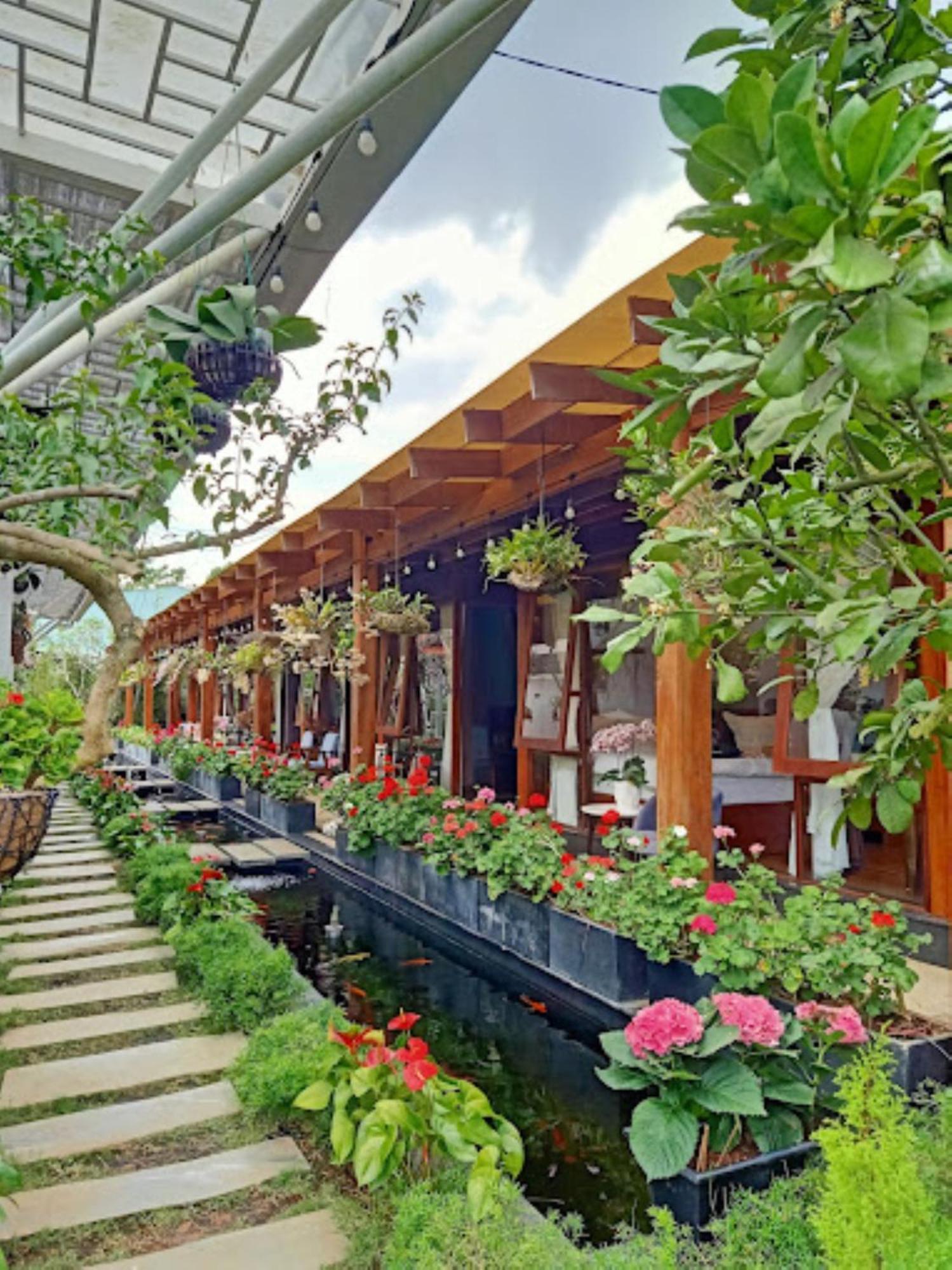 Vuon Tra Homestay Mang Den Kon Von Kla Exterior foto